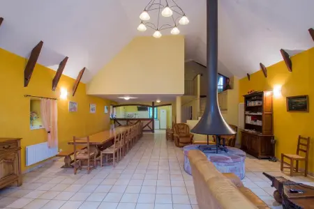 Grande maison conviviale à Saint-Côme-d'Olt avec jardin et cheminée - Photo 3
