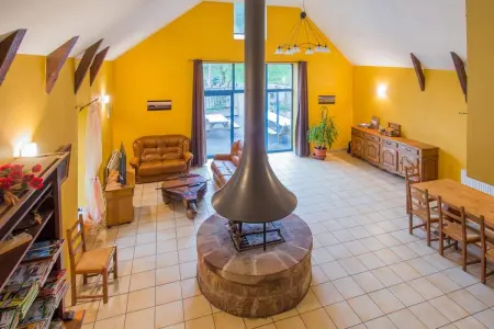 Grande maison conviviale à Saint-Côme-d'Olt avec jardin et cheminée - Photo 4