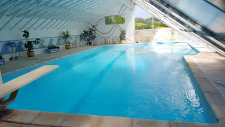 Villa spacieuse à Crastes avec piscine privée et vue montagne - Photo 1