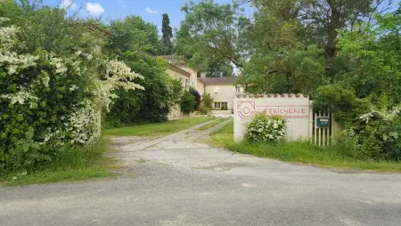 Villa spacieuse à Crastes avec piscine privée et vue montagne - Photo 33