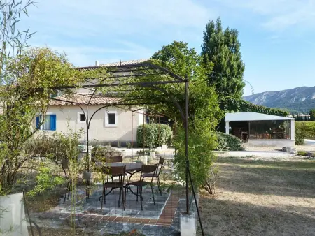 Maison charmante à Oppède avec vue sur la montagne - Photo 3