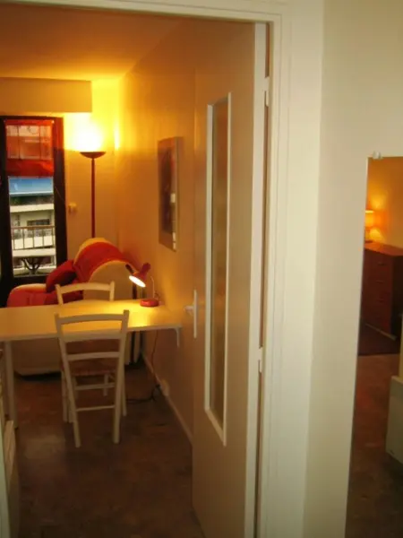 Studio lumineux à Marseille - 20 m² - Balcon avec vue sur jardin - Photo 3