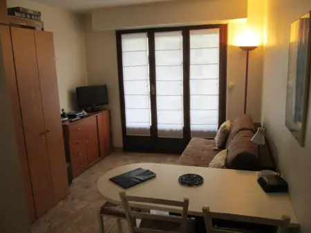 Studio lumineux à Marseille - 20 m² - Balcon avec vue sur jardin - Photo 5