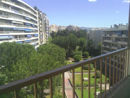 Studio lumineux à Marseille - 20 m² - Balcon avec vue sur jardin - Photo 9