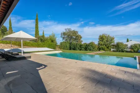Évasion Paisible à Mora : Villa avec Piscine Privée - Photo 16