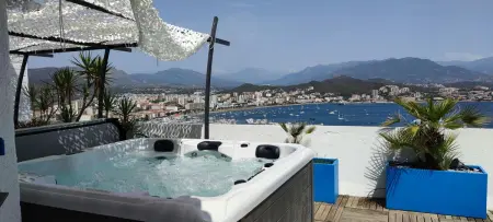 Appartement spacieux avec vue sur la mer à Ajaccio, jacuzzi privé. - Photo 1