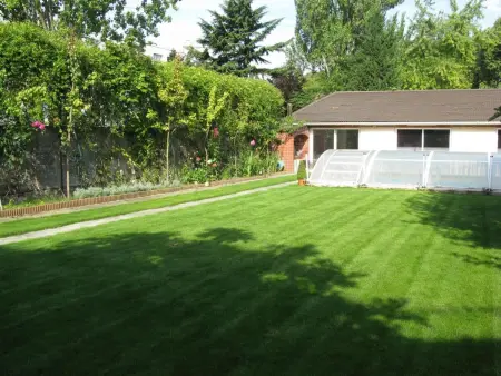 Maison accueillante à La Courneuve avec jardin clôturé - Photo 4