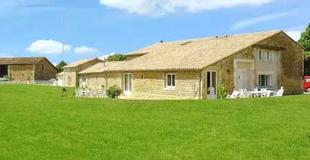 Maison spacieuse avec piscine partagée à Saint-Vincent-la-Châtre. - Photo 1
