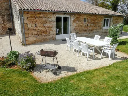 Maison spacieuse avec piscine partagée à Saint-Vincent-la-Châtre. - Photo 2