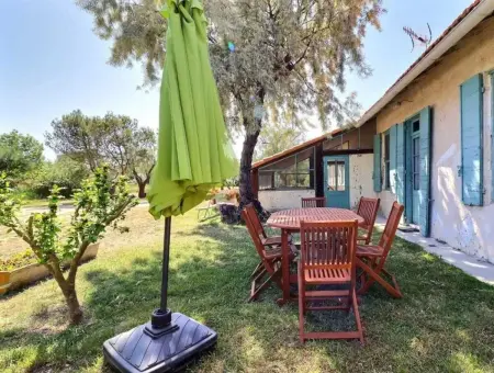Charmante maison en Camargue avec piscine partagée - Photo 2