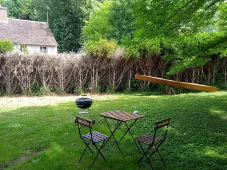 Maison chaleureuse à Cézy avec jardin clôturé - Photo 1