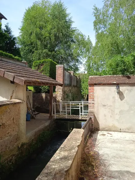 Maison chaleureuse à Cézy avec jardin clôturé - Photo 8