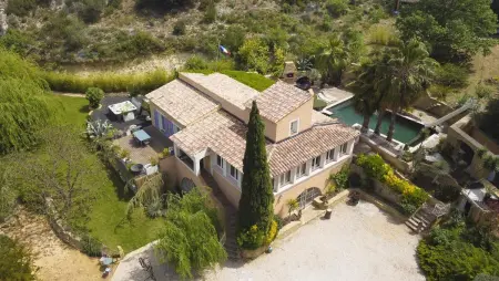 Villa raffinée avec piscine à Aubagne - Jacuzzi inclus - Photo 7