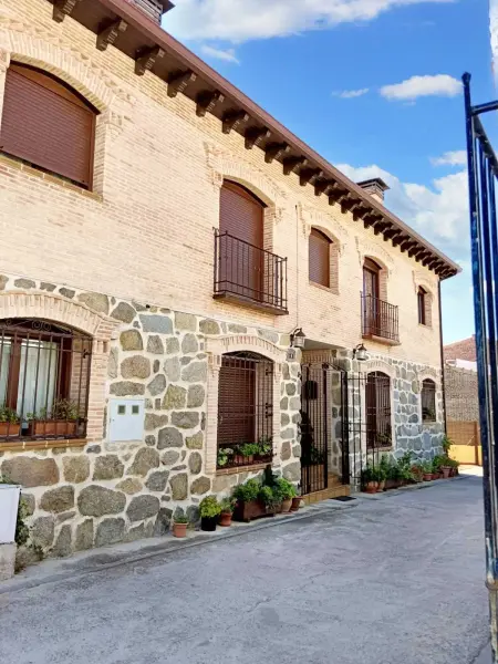 Maison spacieuse à Cenicientos avec vue sur la montagne - Photo 1