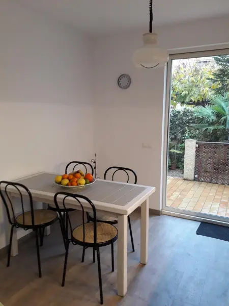 Maison charmante à Sainte-Marie avec grand jardin - Photo 5