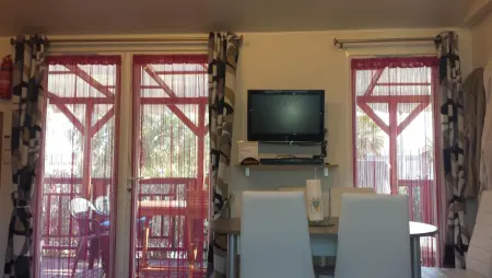 Bungalow Confortable à Fréjus avec Piscine Partagée - Photo 19