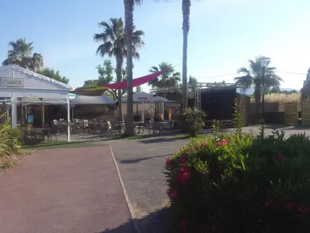 Bungalow Confortable à Fréjus avec Piscine Partagée - Photo 20