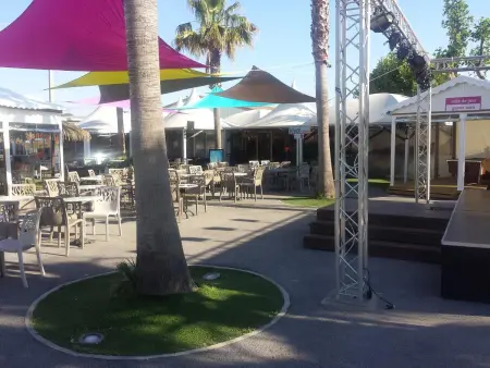 Bungalow Confortable à Fréjus avec Piscine Partagée - Photo 21