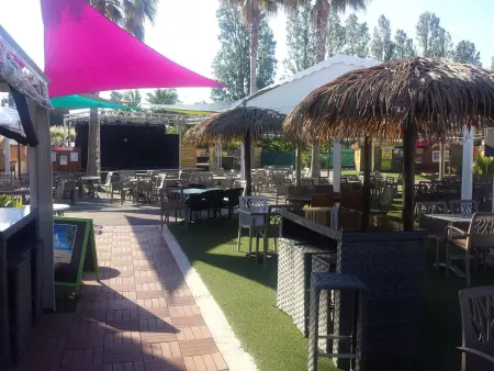 Bungalow Confortable à Fréjus avec Piscine Partagée - Photo 23