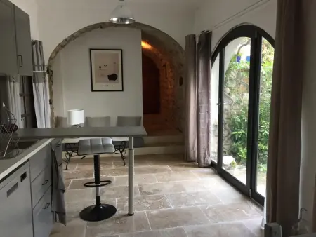 Maison accueillante à Saint-André-de-Cruzières avec piscine partagée - Photo 5