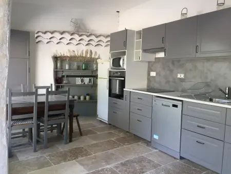 Maison accueillante à Saint-André-de-Cruzières avec piscine partagée - Photo 6
