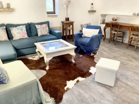 Maison accueillante à Saint-André-de-Cruzières avec piscine partagée - Photo 7