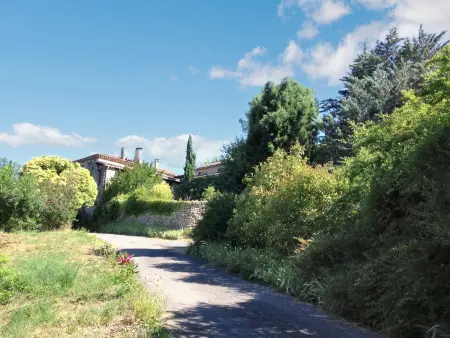 Maison accueillante à Saint-André-de-Cruzières avec piscine partagée - Photo 10
