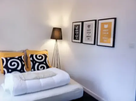 Appartement moderne à Granville - 55 m² - Vue sur mer - Photo 5