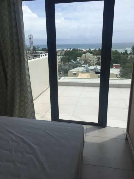 Appartement contemporain avec vue mer à Flic en Flac + piscine - Photo 4