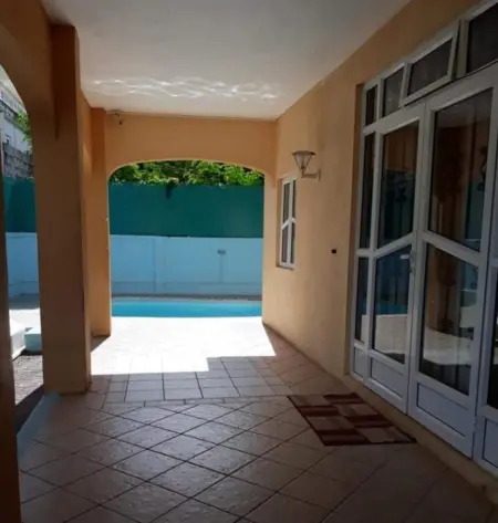 Villa ensoleillée à Pereybere avec piscine privée - Photo 3