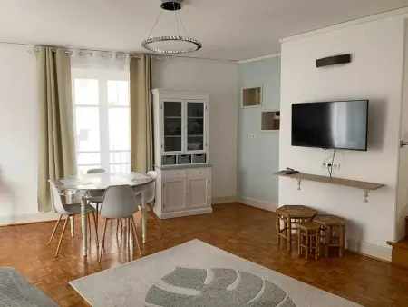 Appartement confortable à Néris-les-Bains avec parking gratuit - Photo 2