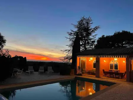 Villa spacieuse à Agde avec piscine privée, idéale pour familles - Photo 1