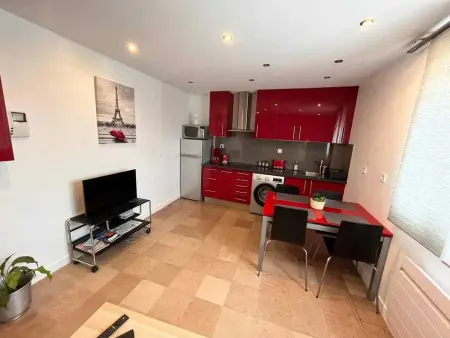 Appartement moderne à Aubervilliers - 45 m² - Parking payant - Photo 2