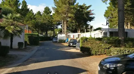 Bungalow confortable à Saint-Jean-de-Monts avec piscine partagée - Photo 17