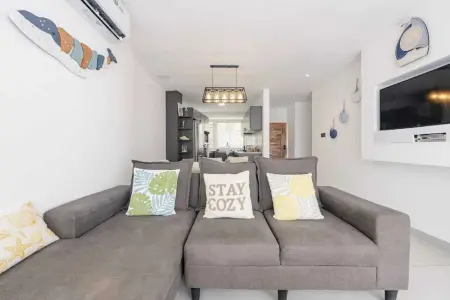 Maison confortable à Trou-aux-Biches avec terrasse - Photo 2