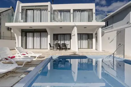 Maison confortable à Trou-aux-Biches avec terrasse - Photo 33