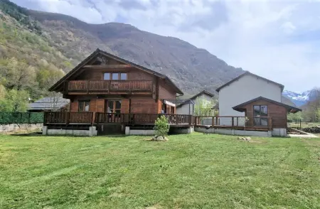 Chalet chaleureux à Orlu avec Jacuzzi et vue sur la montagne - Photo 1
