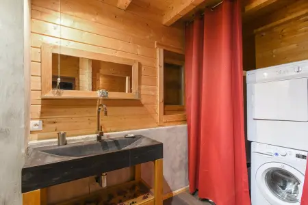 Chalet chaleureux à Orlu avec Jacuzzi et vue sur la montagne - Photo 12