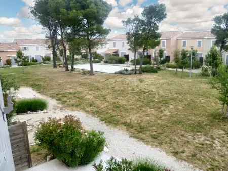Maison accueillante à Calvisson avec piscine et terrasse - Photo 9
