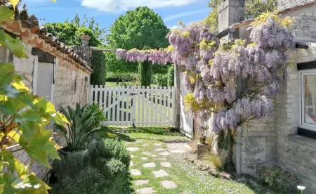 Maison de charme à Sigogne, proche de Cognac, barbecue inclus. - Photo 1