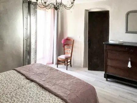 Maison familiale avec piscine partagée à Saint-André-de-Cruzières - Photo 3