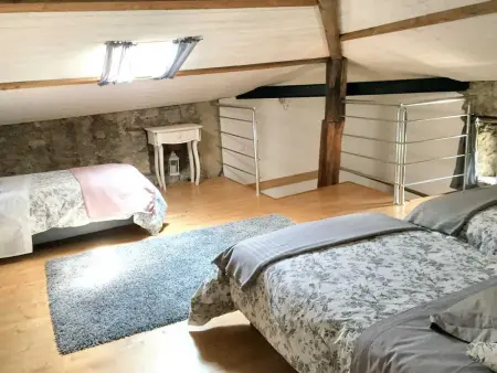Maison familiale avec piscine partagée à Saint-André-de-Cruzières - Photo 7