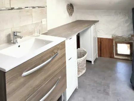 Maison familiale avec piscine partagée à Saint-André-de-Cruzières - Photo 8