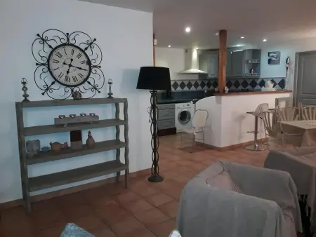 Maison charmante à Maillane avec piscine privée - Photo 6
