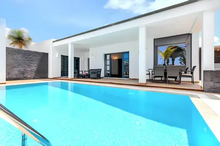 Villa élégante proche de Playa Blanca, piscine privée, jardin. - Photo 1