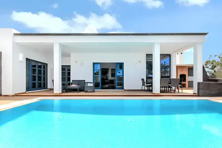 Villa élégante proche de Playa Blanca, piscine privée, jardin. - Photo 7