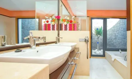 Villa élégante proche de Playa Blanca, piscine privée, jardin. - Photo 13