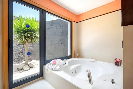 Villa élégante proche de Playa Blanca, piscine privée, jardin. - Photo 25