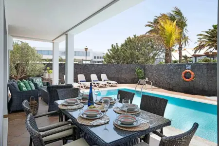 Villa élégante proche de Playa Blanca, piscine privée, jardin. - Photo 32