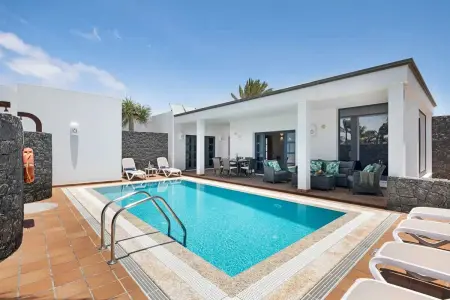 Villa élégante proche de Playa Blanca, piscine privée, jardin. - Photo 62